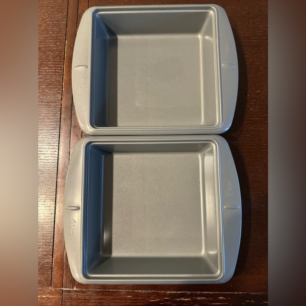 USED ONCE! 2 pack Wilton square pans